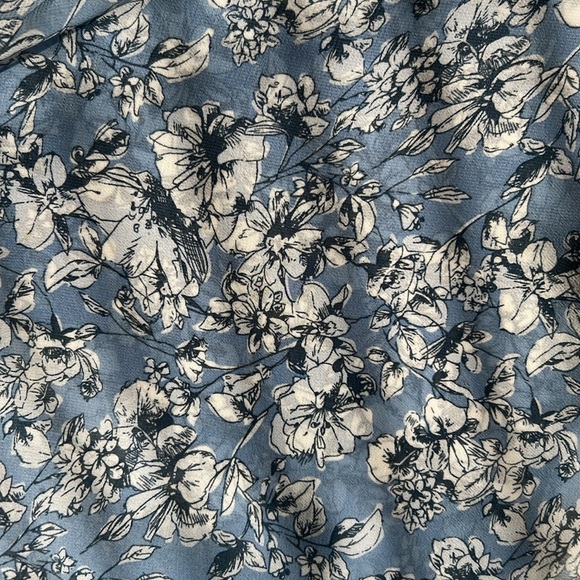 Emma & Michele gathered empire waist, bell sleeves, slits, tie&buttons - Picture 8 of 8